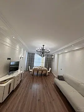 Satılır 3 otaqlı mənzil 135 m²