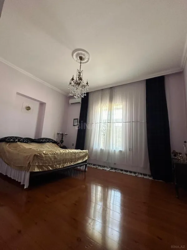 Satılır 5 otaqlı həyət evi 400 m²