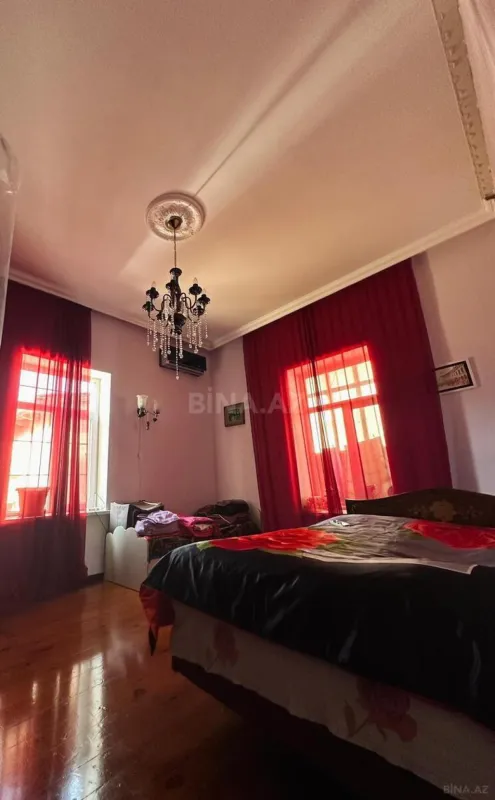 Satılır 5 otaqlı həyət evi 400 m²