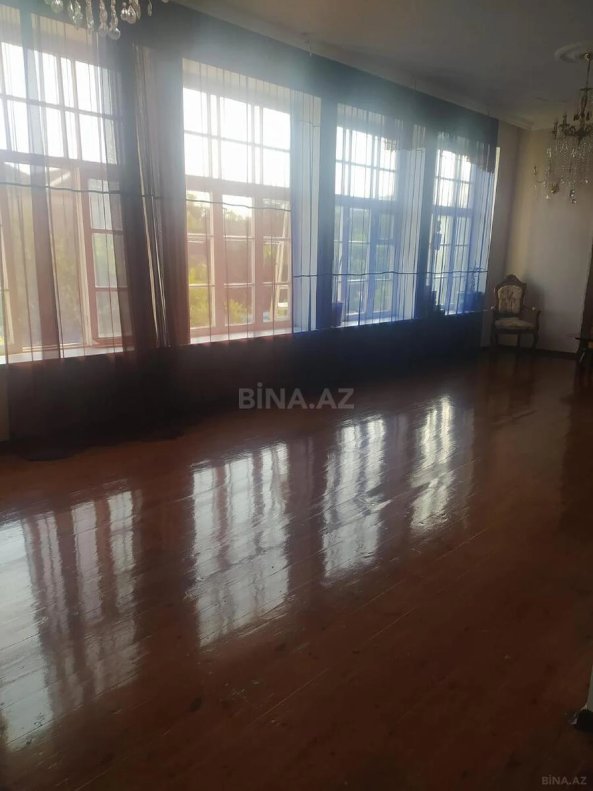 Satılır 5 otaqlı həyət evi 400 m²