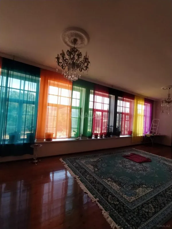 Satılır 5 otaqlı həyət evi 400 m²