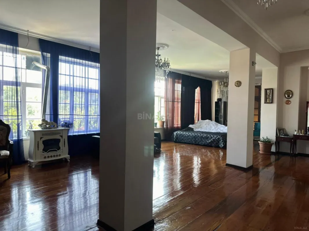 Satılır 5 otaqlı həyət evi 400 m²