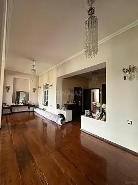 Satılır 5 otaqlı həyət evi 400 m²