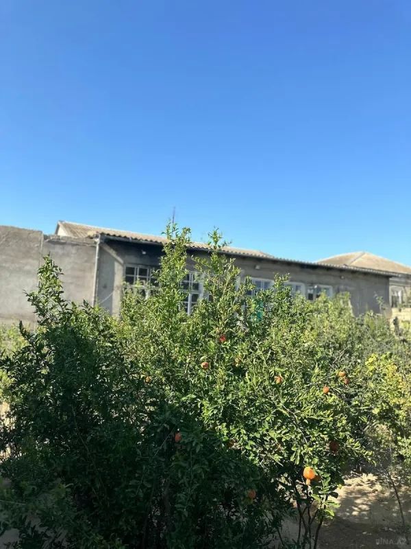 Satılır 5 otaqlı həyət evi 400 m²