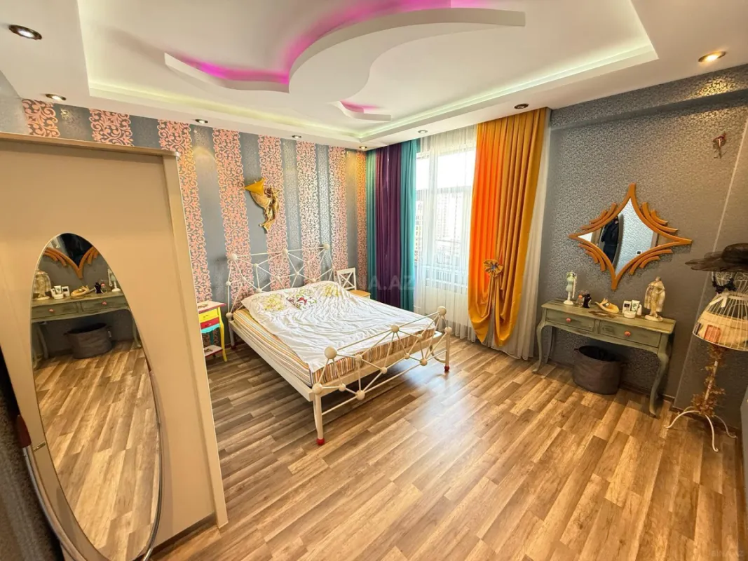 Satılır 2 otaqlı mənzil 86 m²