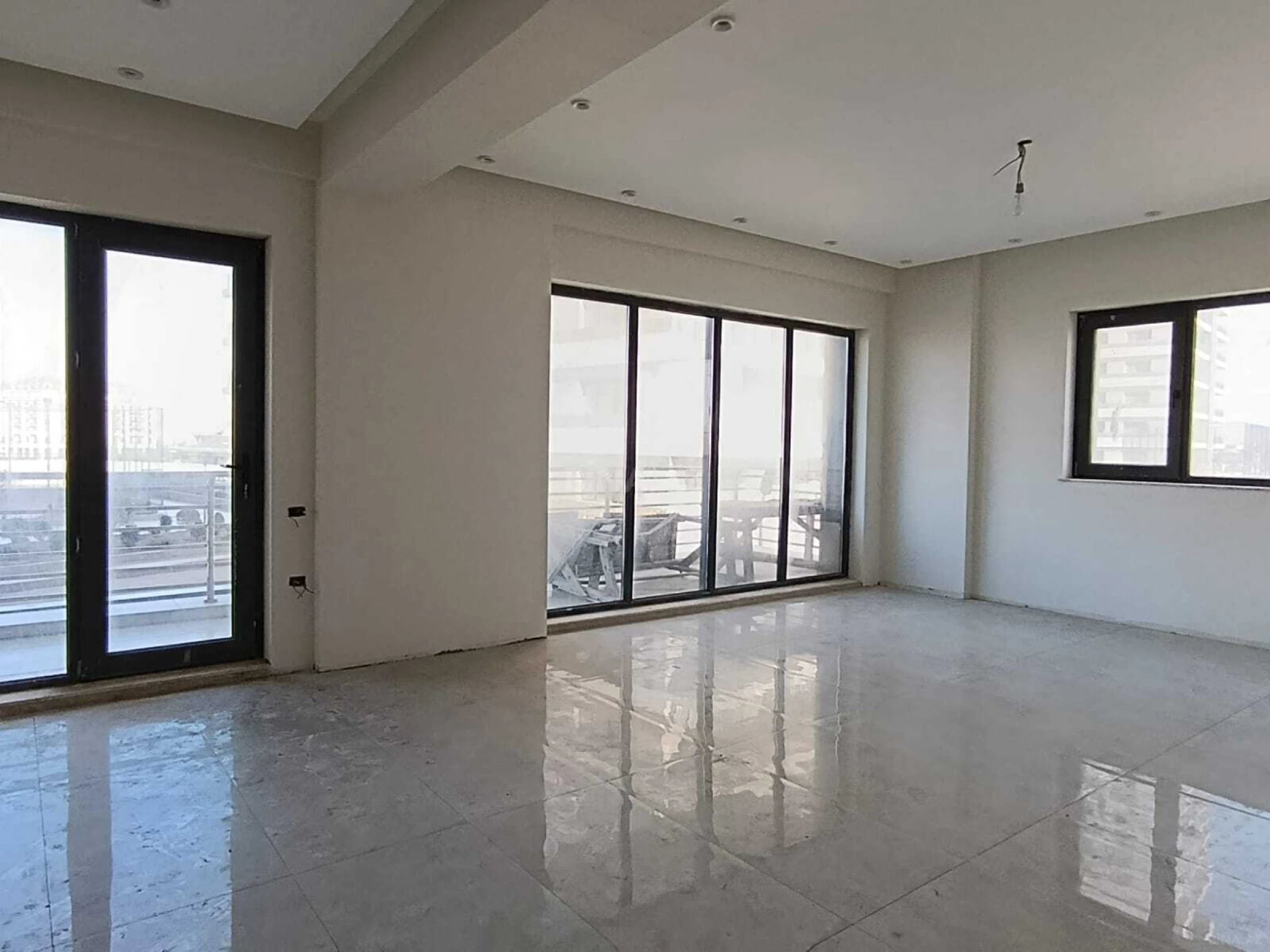 Satılır 3 otaqlı mənzil 157 m²