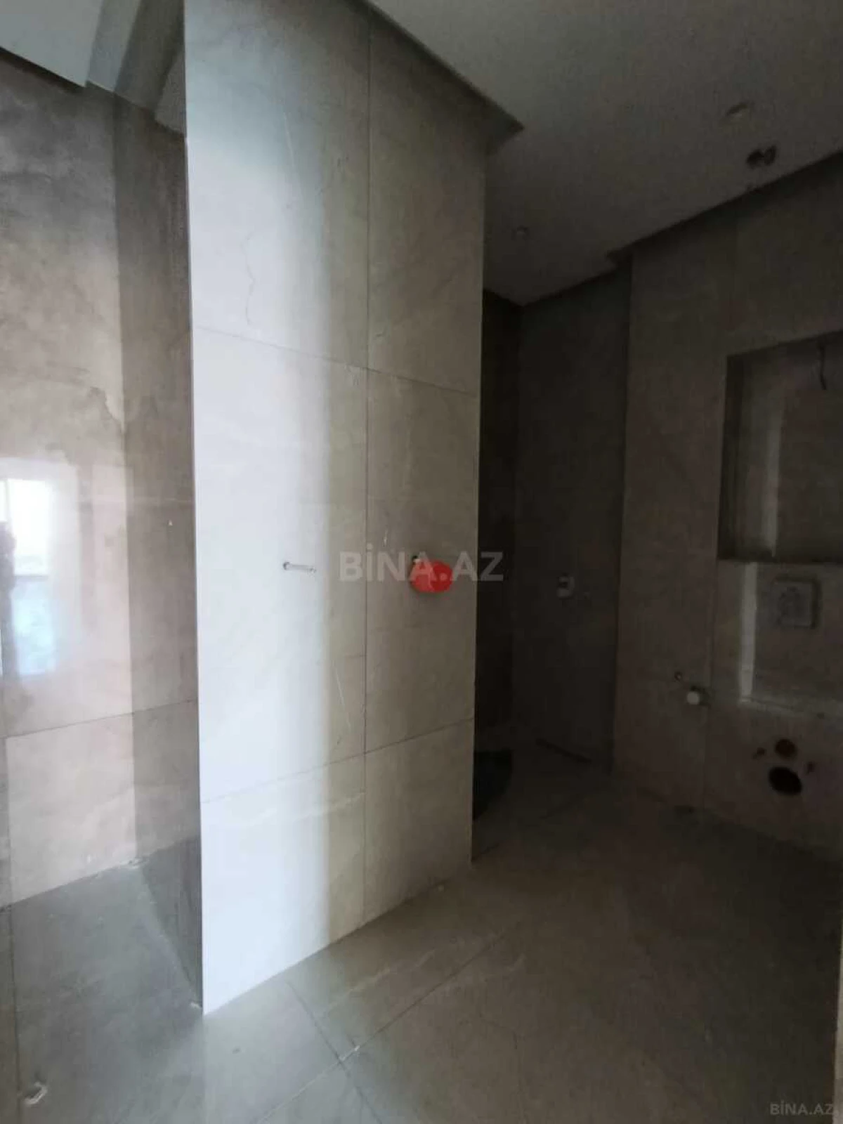 Satılır 3 otaqlı mənzil 157 m²