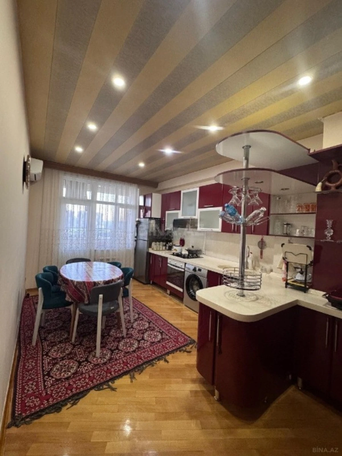 Satılır 3 otaqlı mənzil 135 m²