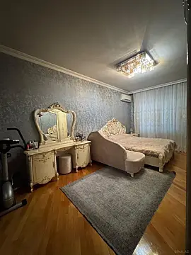 Satılır 3 otaqlı mənzil 135 m²