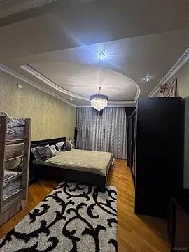 Satılır 3 otaqlı mənzil 135 m²