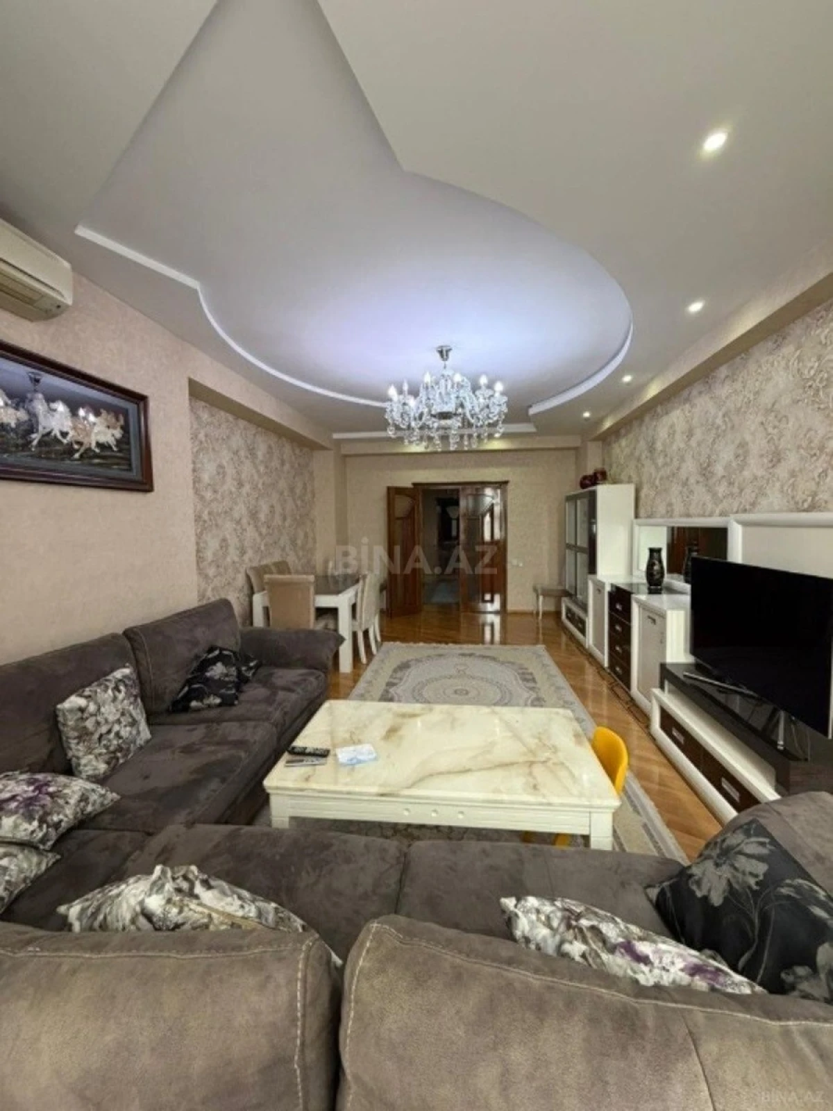Satılır 3 otaqlı mənzil 135 m²