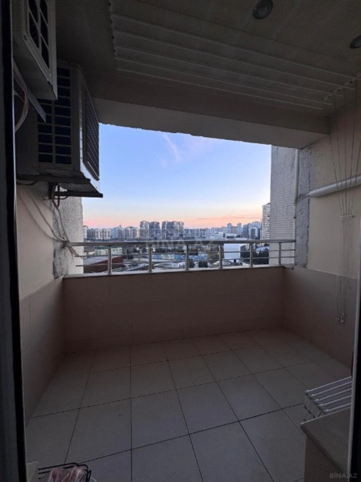Satılır 3 otaqlı mənzil 135 m²