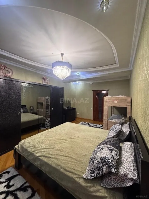 Satılır 3 otaqlı mənzil 135 m²
