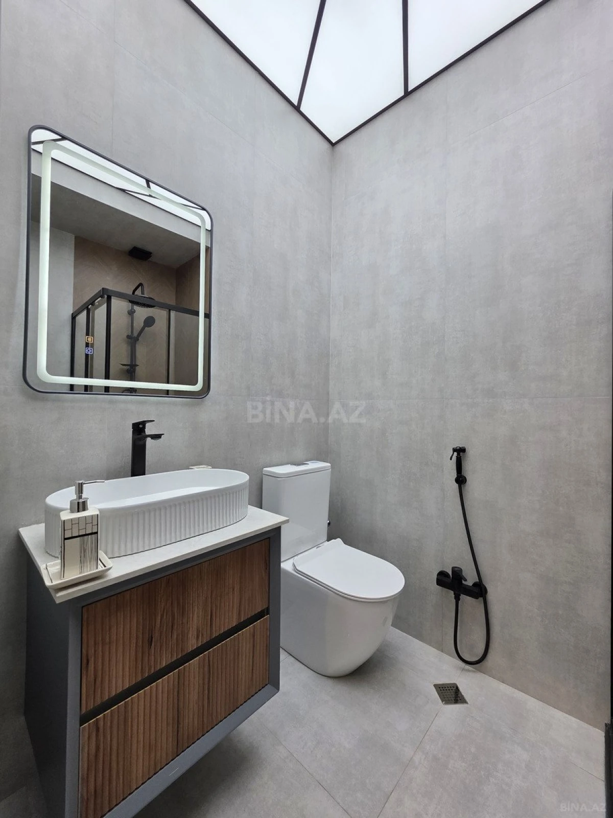 Satılır 2 otaqlı mənzil 55 m²