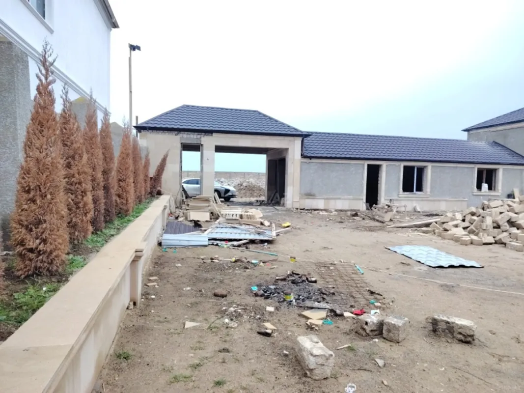 Satılır 5 otaqlı həyət evi 450 m²