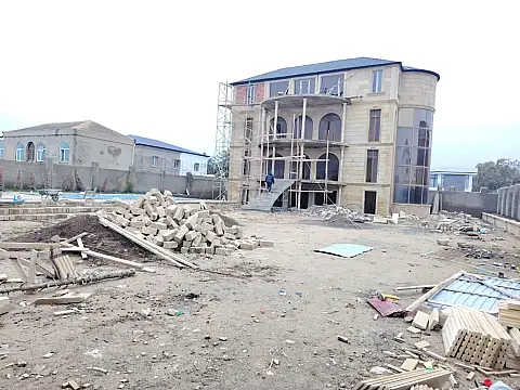 Satılır 5 otaqlı həyət evi 450 m²