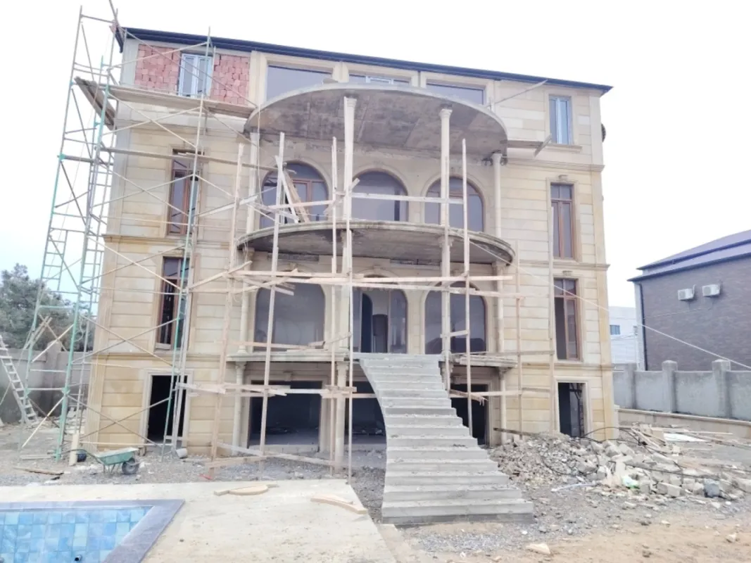 Satılır 5 otaqlı həyət evi 450 m²