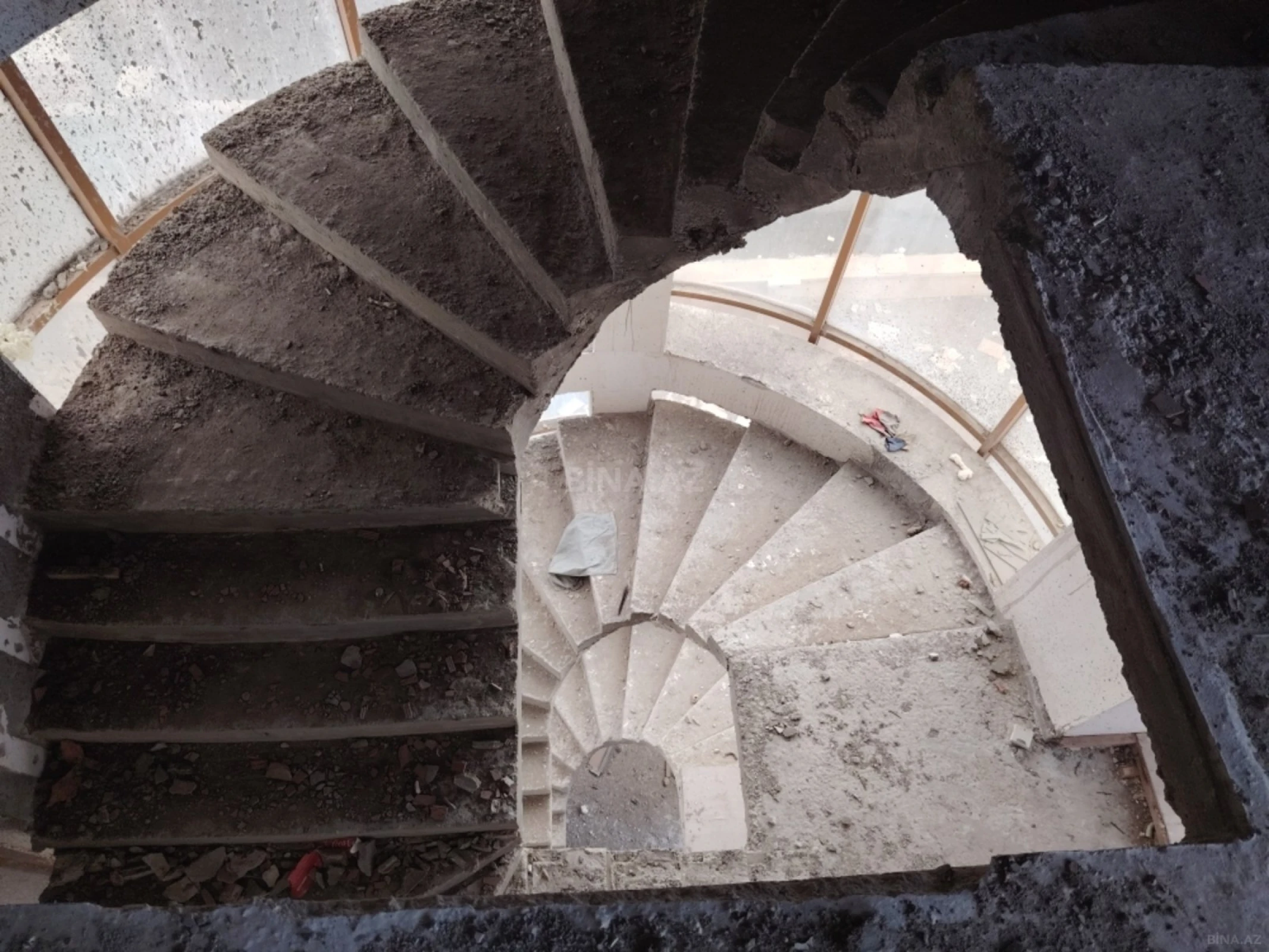 Satılır 5 otaqlı həyət evi 450 m²