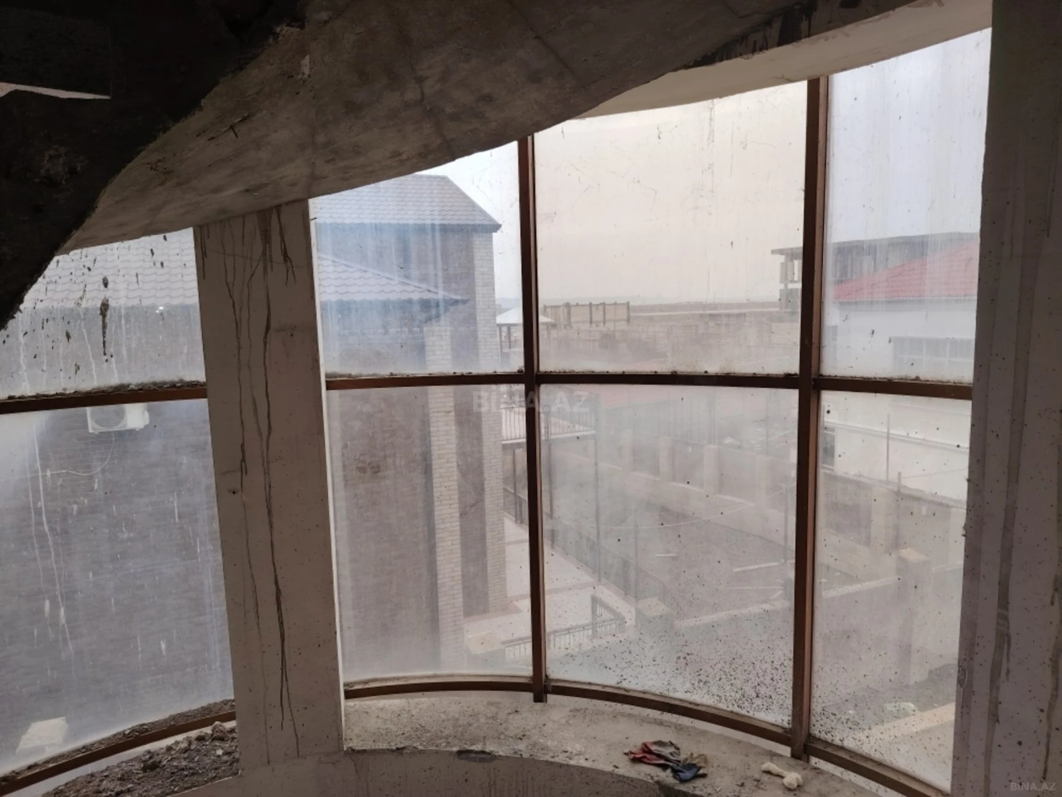 Satılır 5 otaqlı həyət evi 450 m²