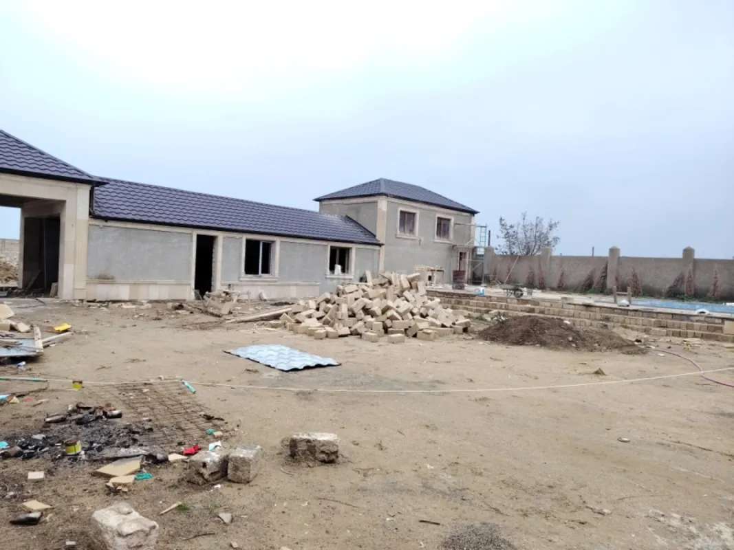 Satılır 5 otaqlı həyət evi 450 m²