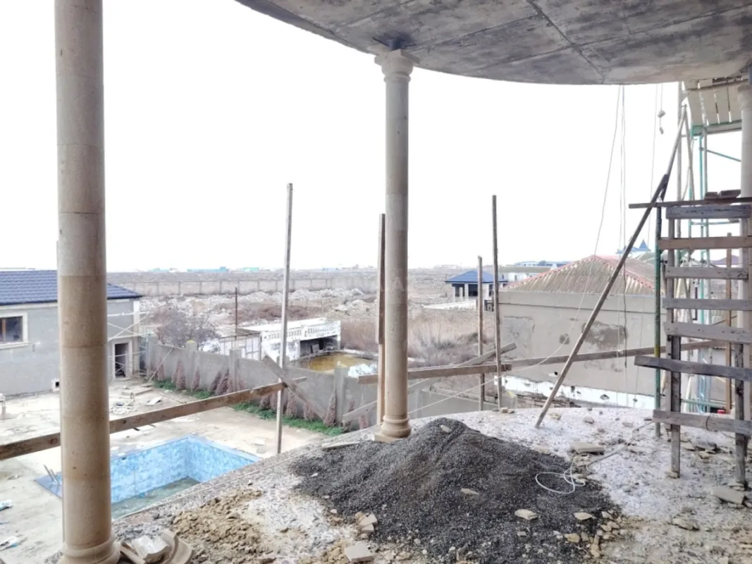 Satılır 5 otaqlı həyət evi 450 m²