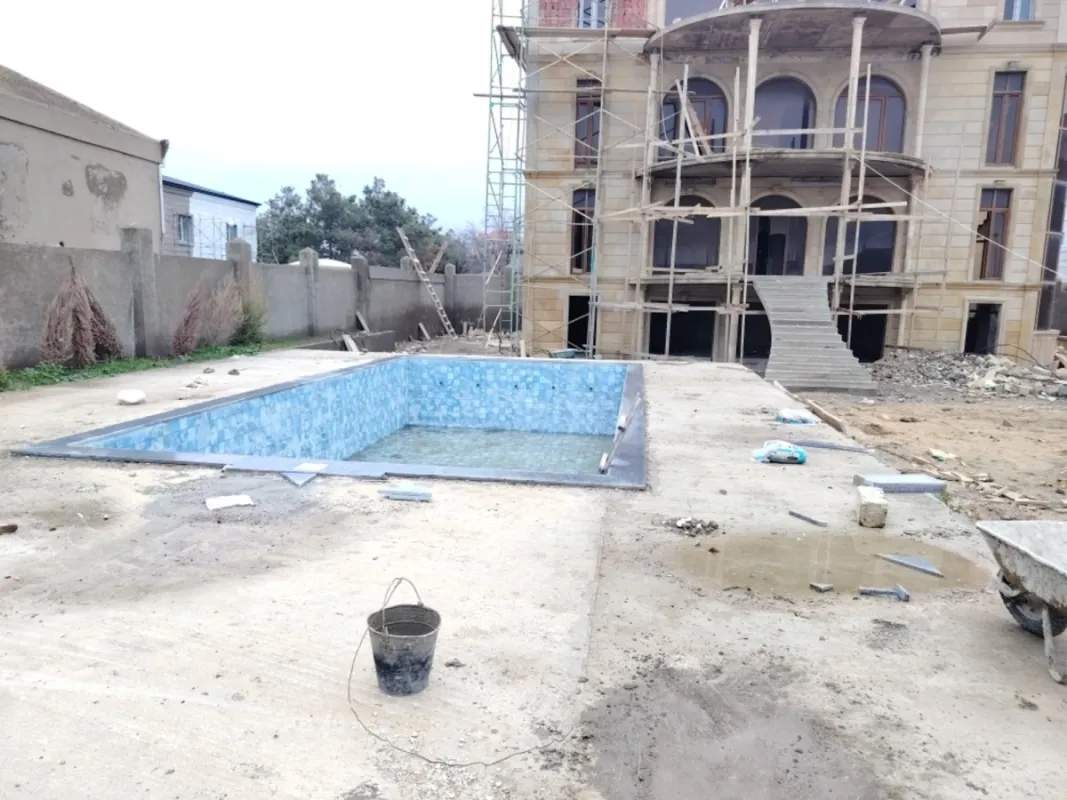 Satılır 5 otaqlı həyət evi 450 m²