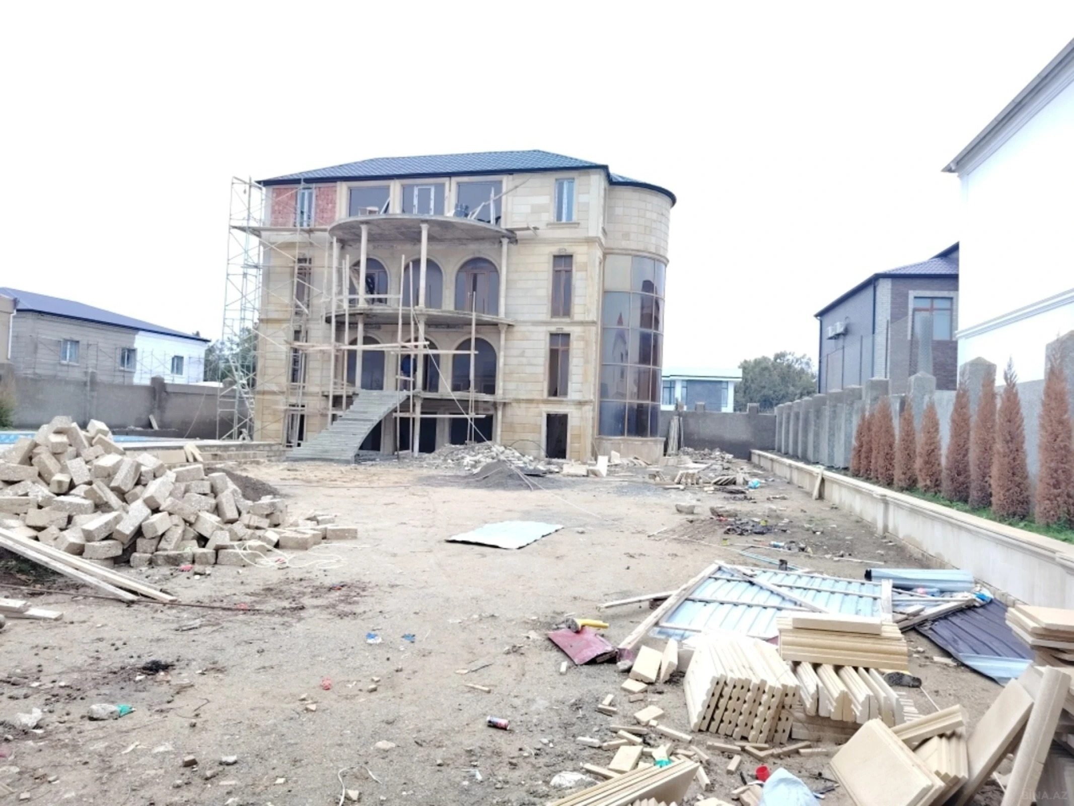 Satılır 5 otaqlı həyət evi 450 m²