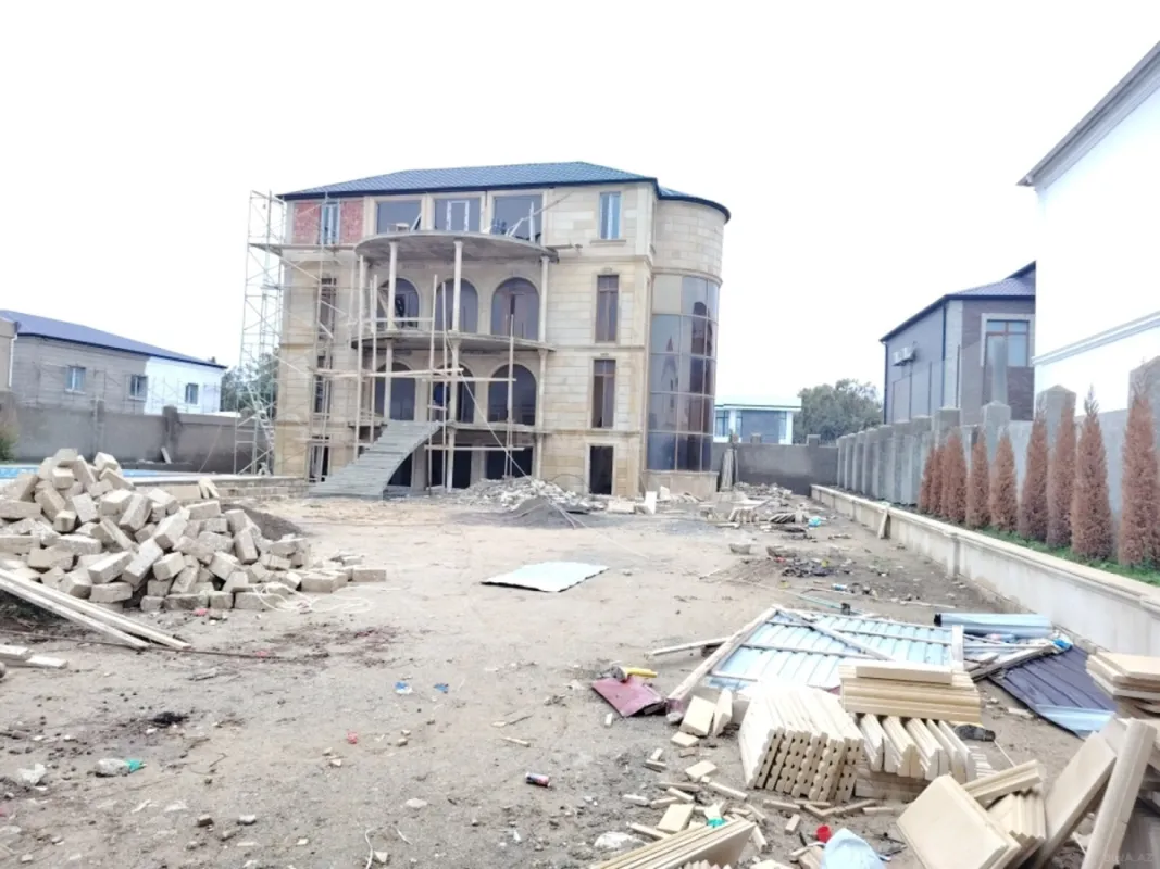 Satılır 5 otaqlı həyət evi 450 m²