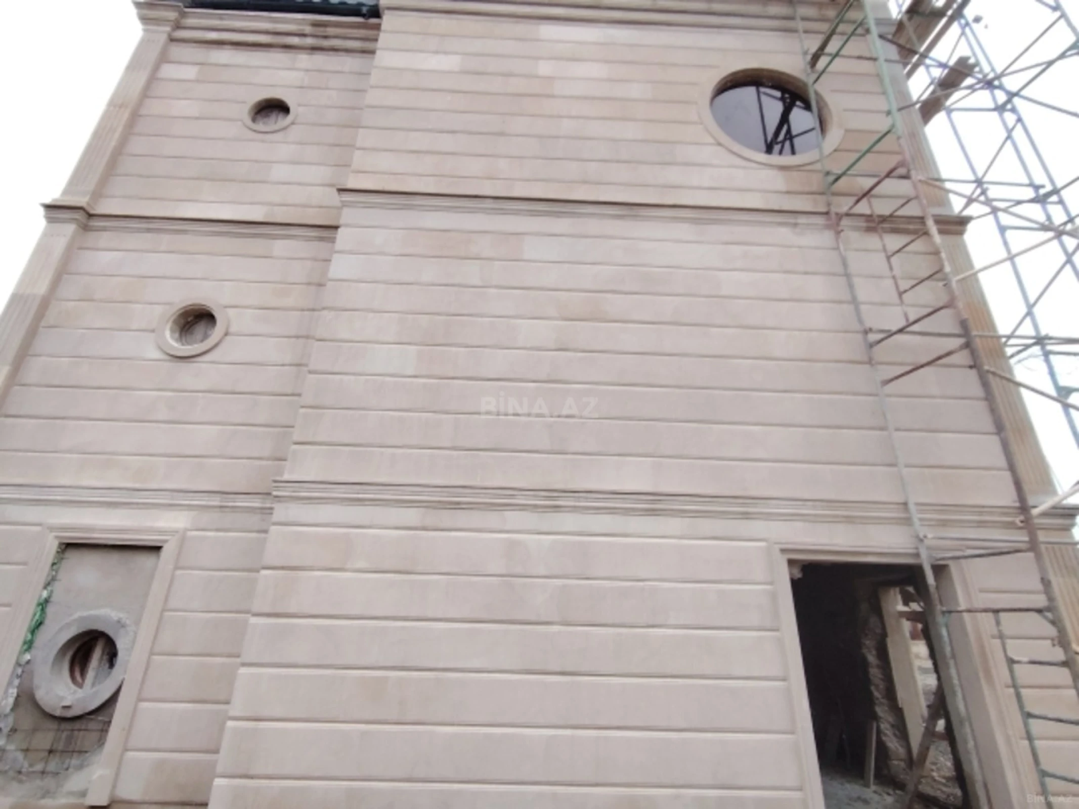 Satılır 5 otaqlı həyət evi 450 m²