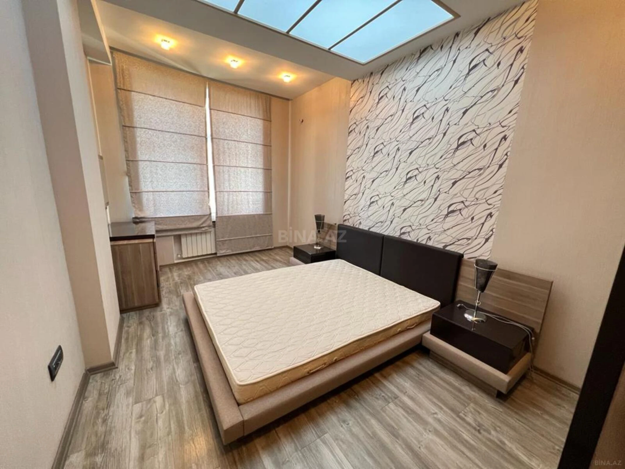 Kirayə verilir 4 otaqlı mənzil 200 m²