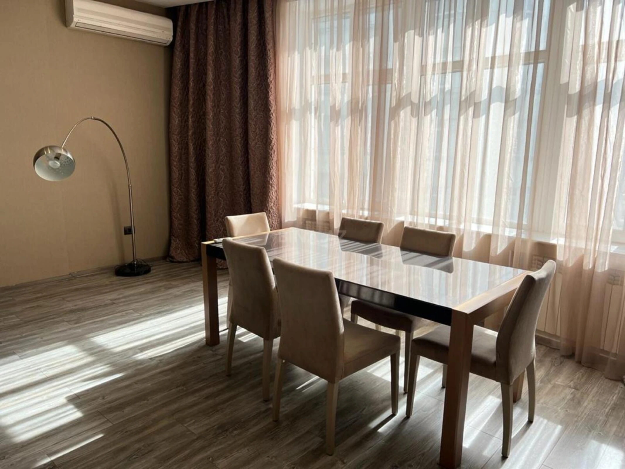 Kirayə verilir 4 otaqlı mənzil 200 m²