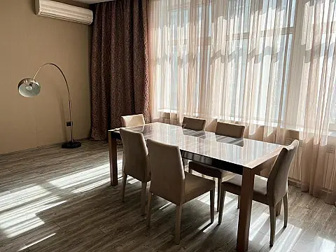 Kirayə verilir 4 otaqlı mənzil 200 m²