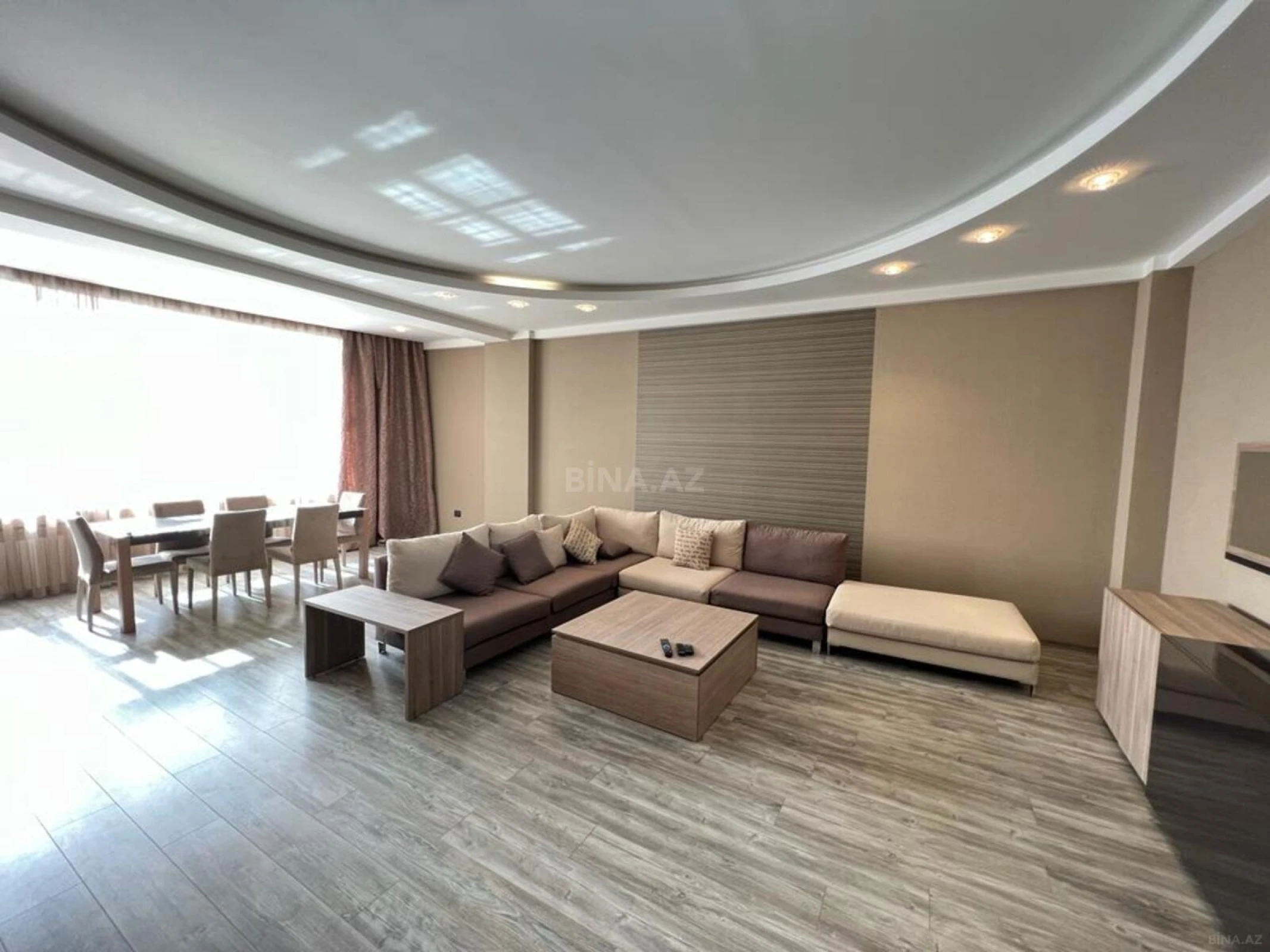 Kirayə verilir 4 otaqlı mənzil 200 m²