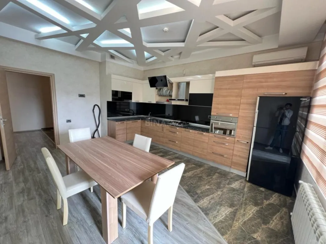 Kirayə verilir 4 otaqlı mənzil 200 m²