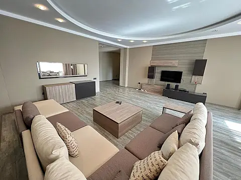 Kirayə verilir 4 otaqlı mənzil 200 m²