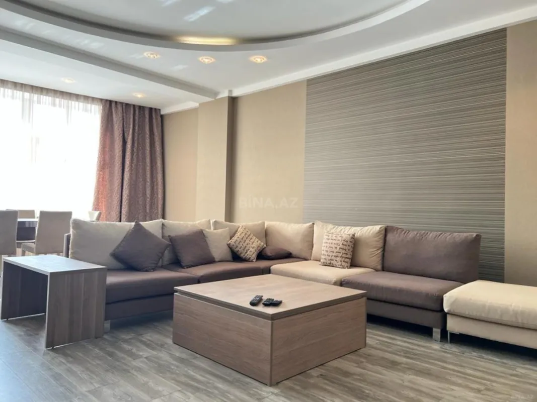 Kirayə verilir 4 otaqlı mənzil 200 m²
