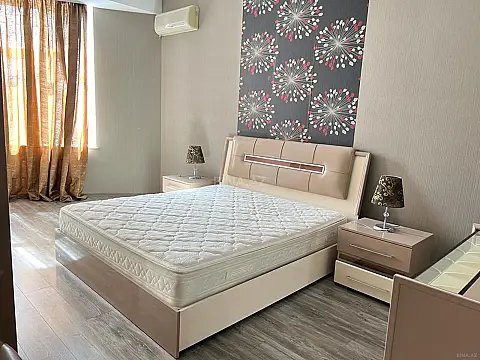 Kirayə verilir 4 otaqlı mənzil 200 m²