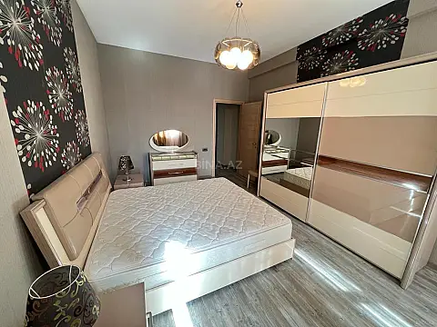 Kirayə verilir 4 otaqlı mənzil 200 m²