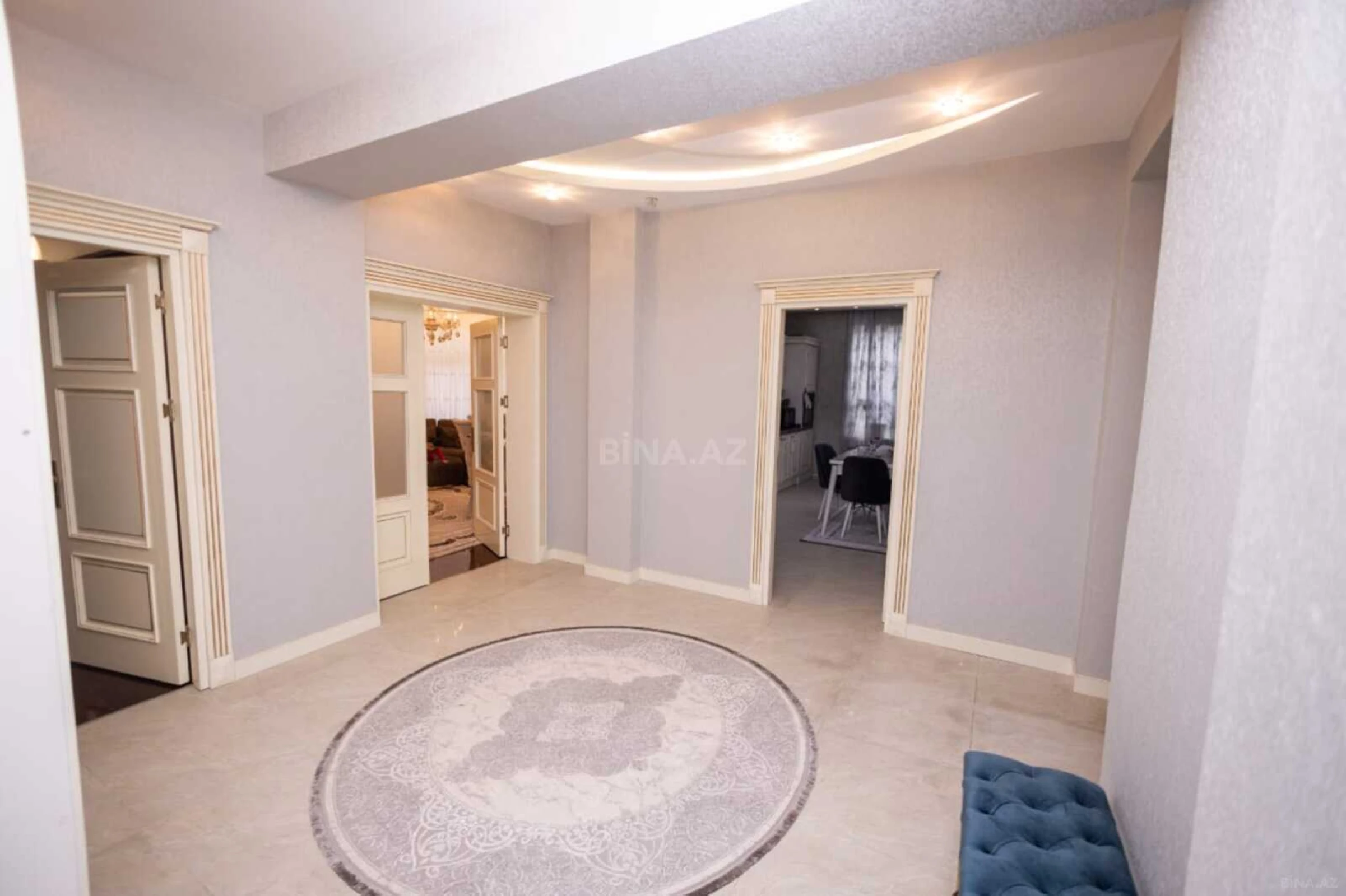 Satılır 4 otaqlı mənzil 220 m²