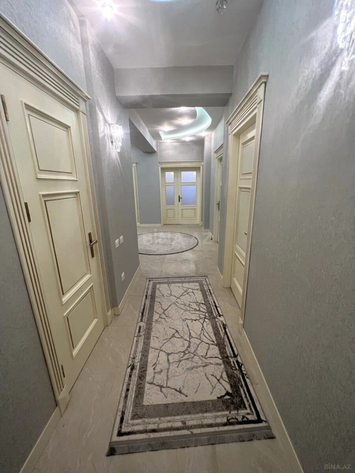 Satılır 4 otaqlı mənzil 220 m²