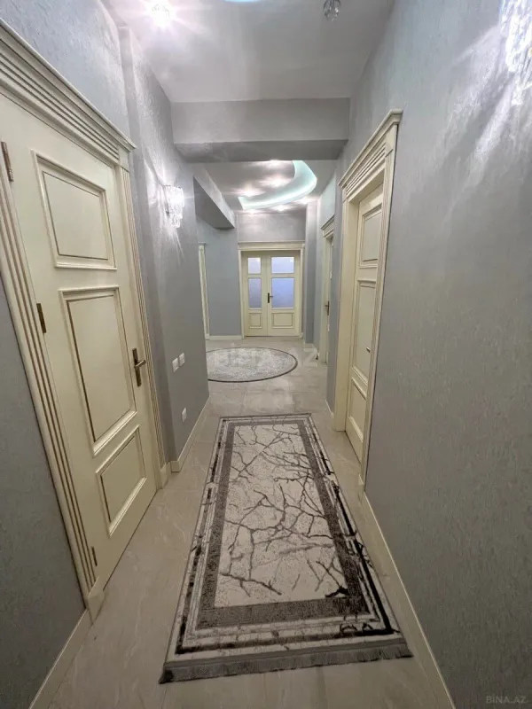 Satılır 4 otaqlı mənzil 220 m²