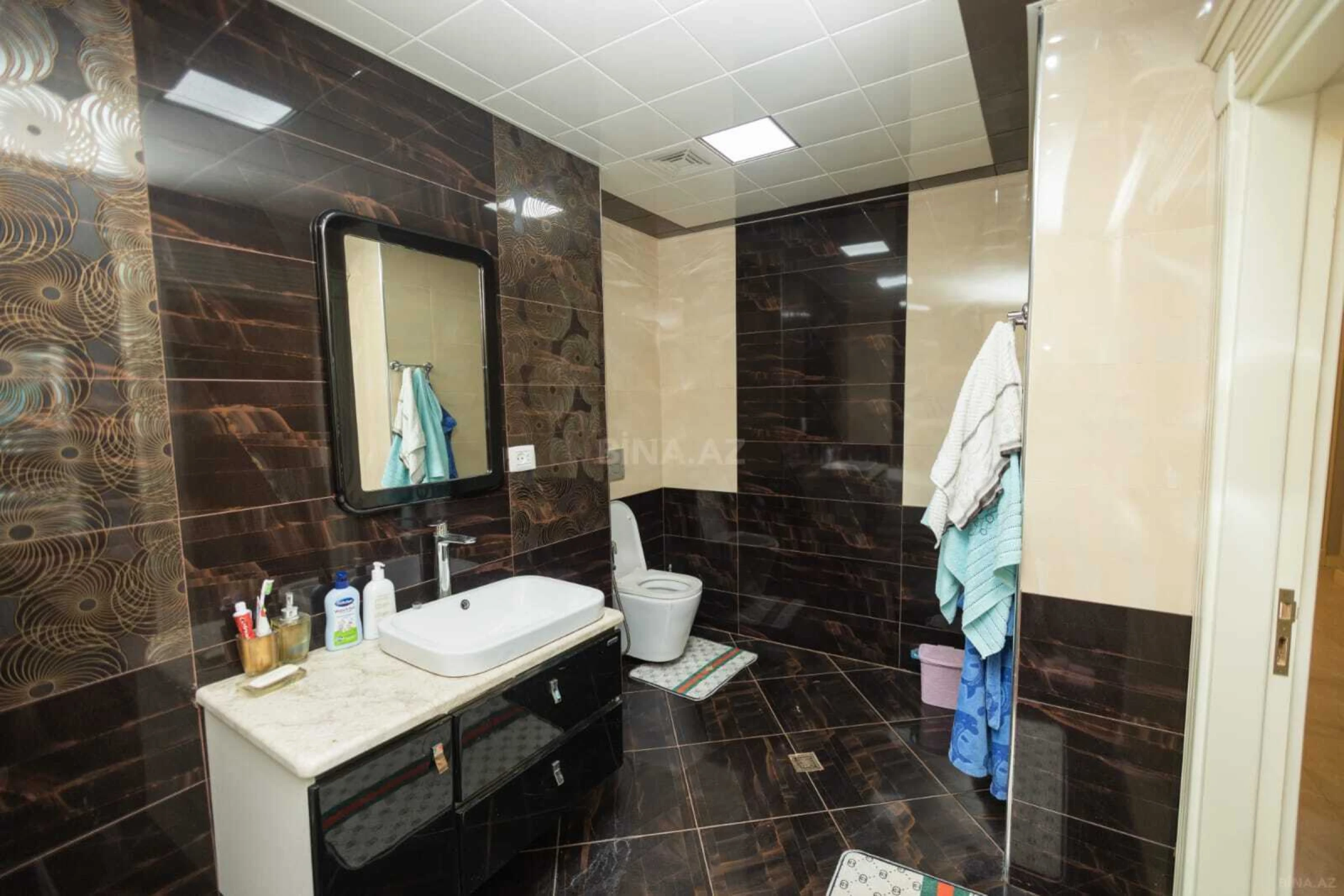 Satılır 4 otaqlı mənzil 220 m²