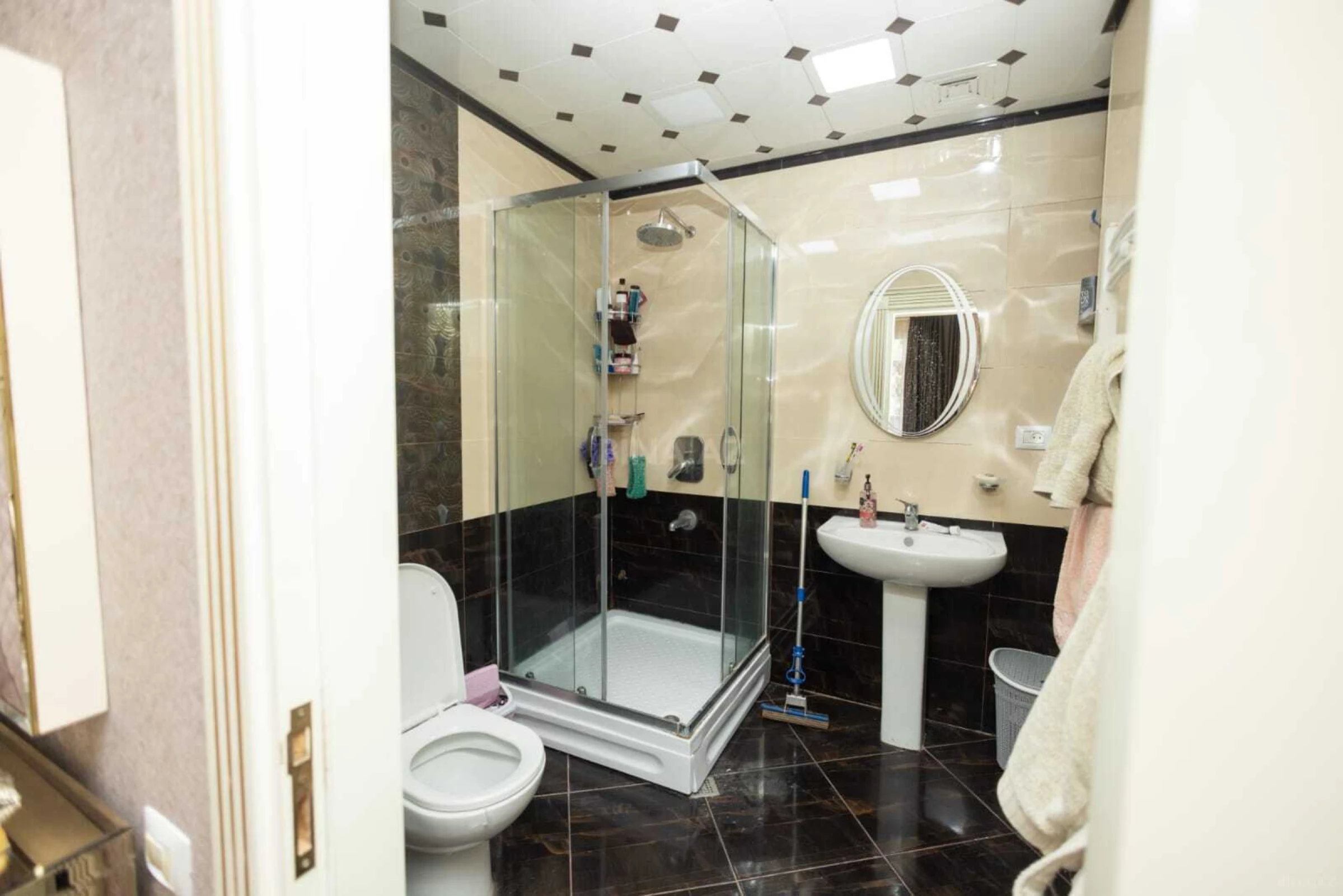 Satılır 4 otaqlı mənzil 220 m²