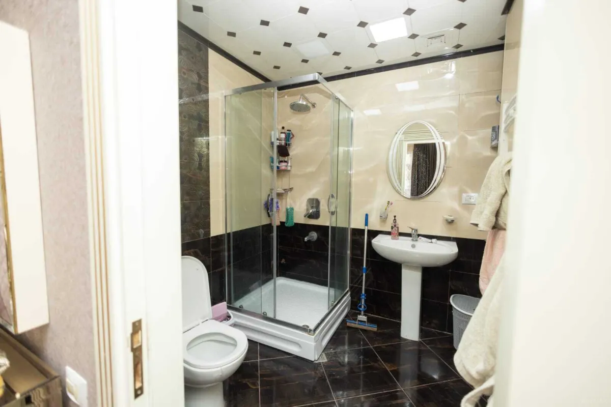 Satılır 4 otaqlı mənzil 220 m²