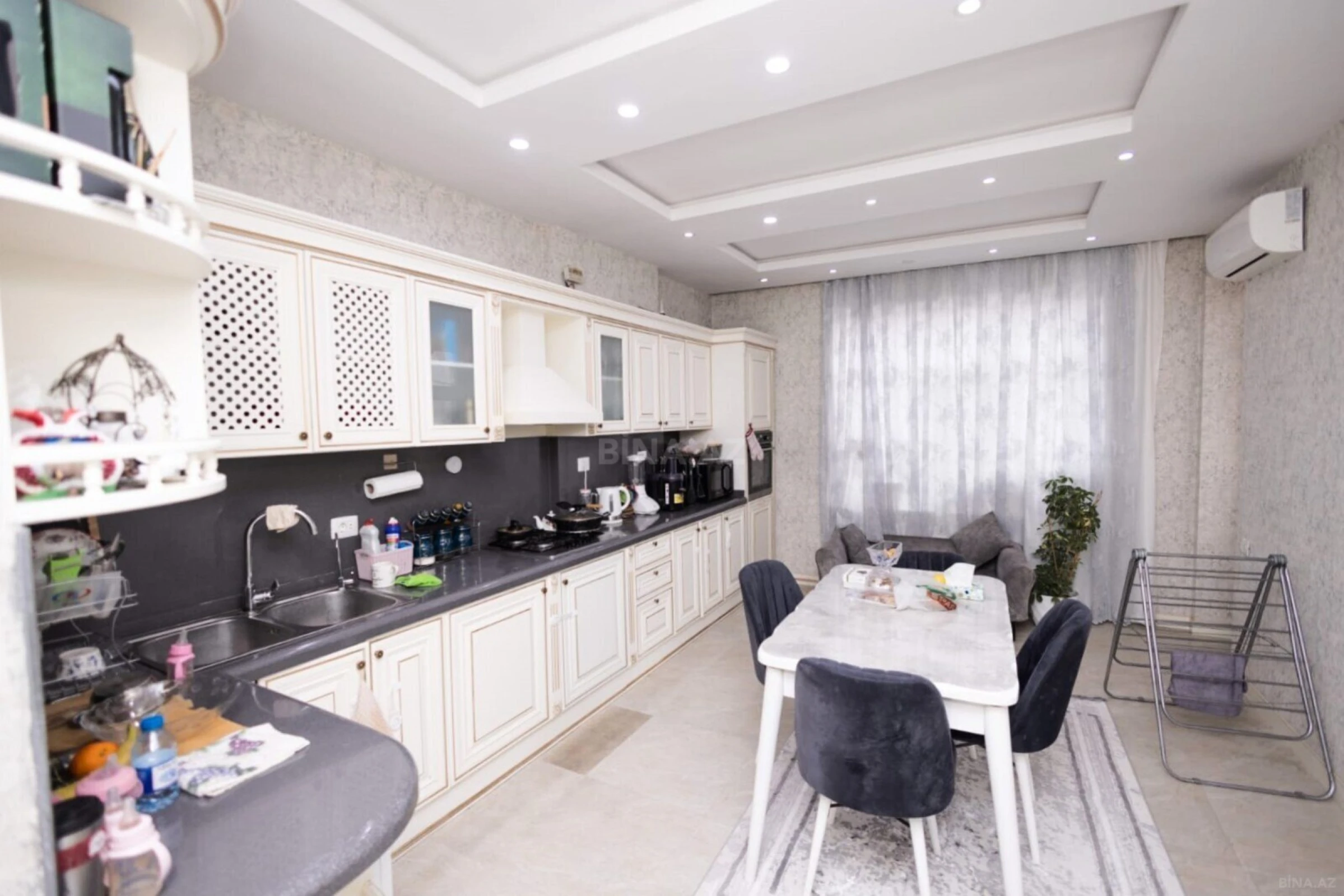 Satılır 4 otaqlı mənzil 220 m²