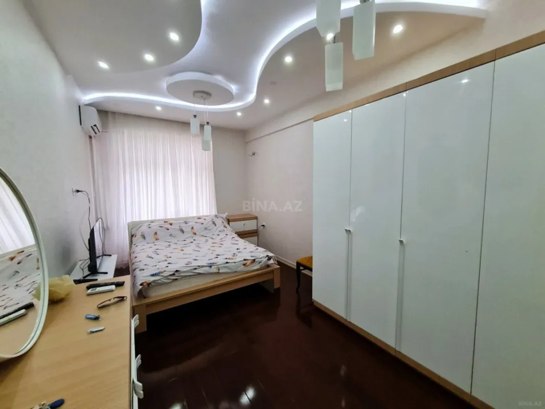 Satılır 4 otaqlı mənzil 220 m²