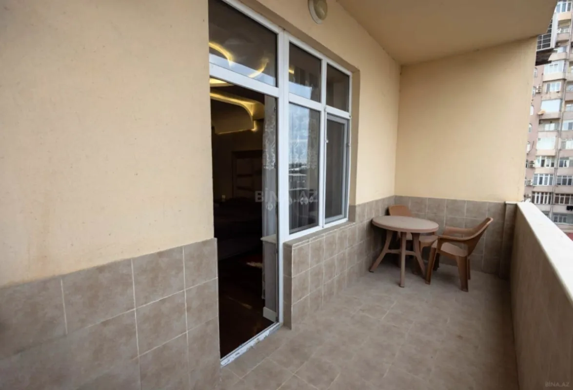 Satılır 4 otaqlı mənzil 220 m²