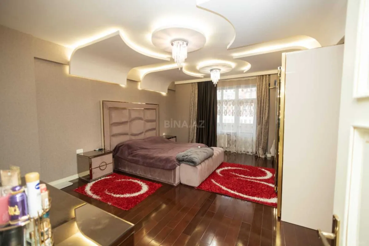 Satılır 4 otaqlı mənzil 220 m²
