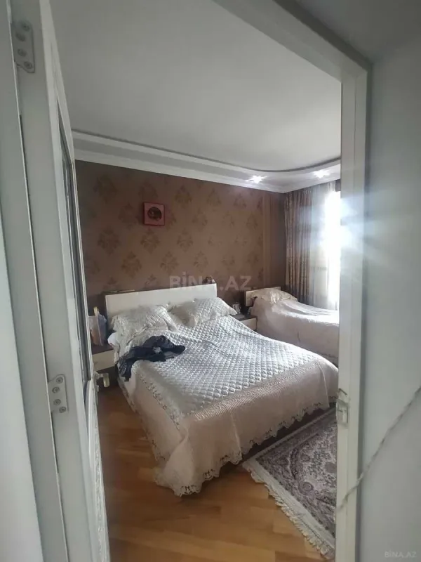Satılır 4 otaqlı mənzil 137 m²