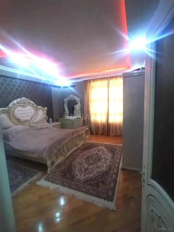 Satılır 4 otaqlı mənzil 137 m²